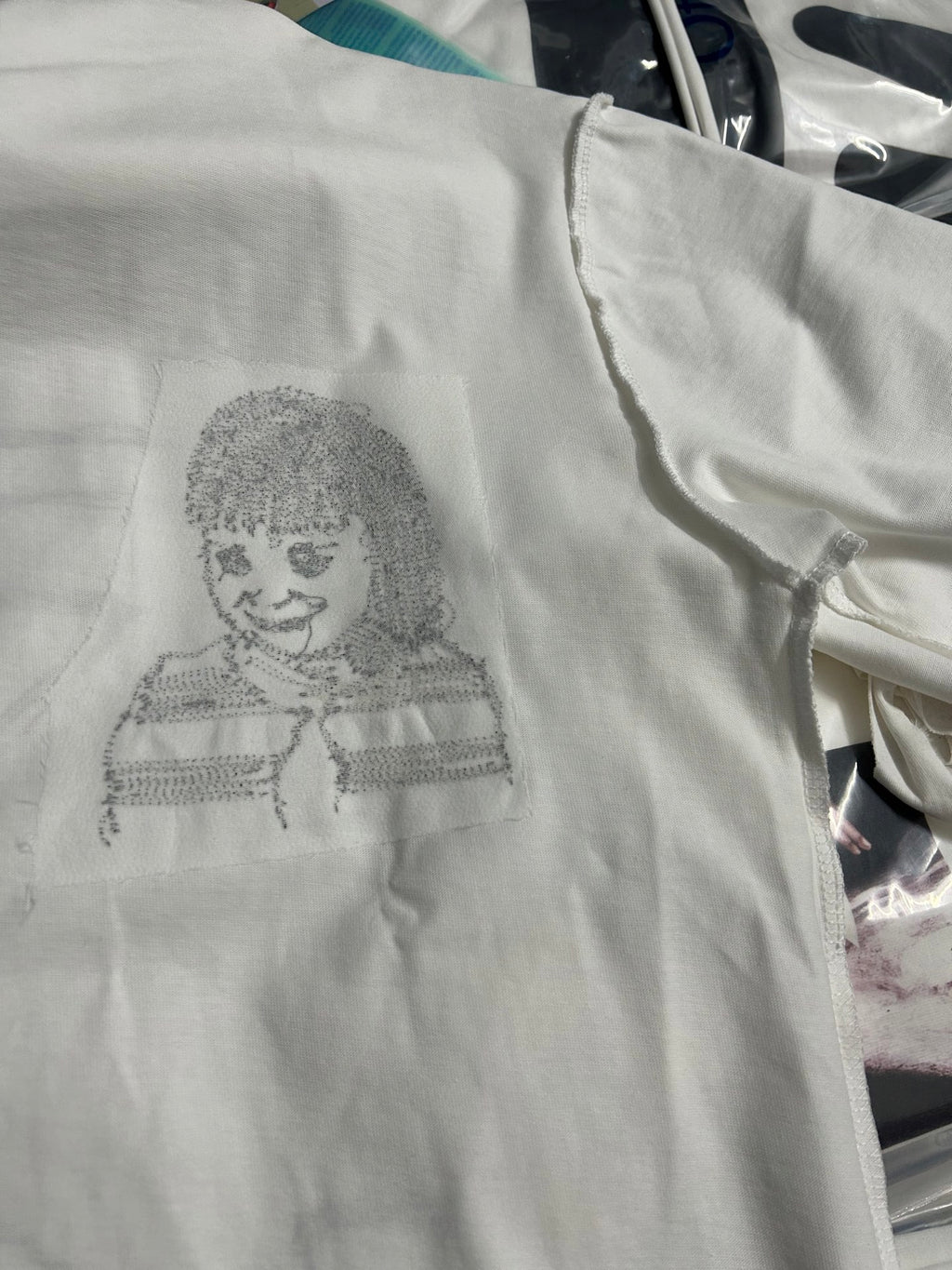 Off-White off-white T-shirt with black line-art girl face print on the front