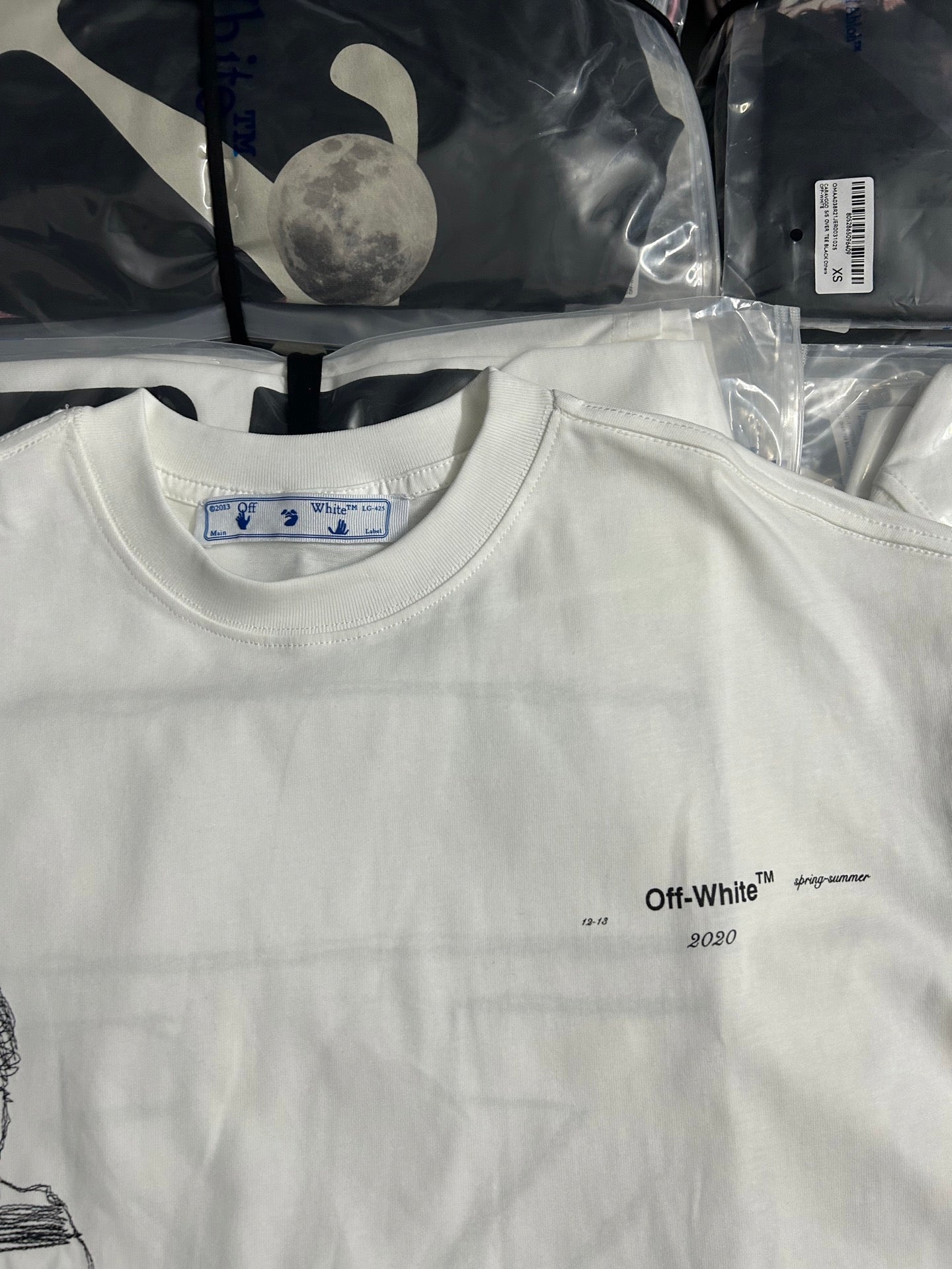 Off-White off-white T-shirt close-up of crew neck and small black chest logo text