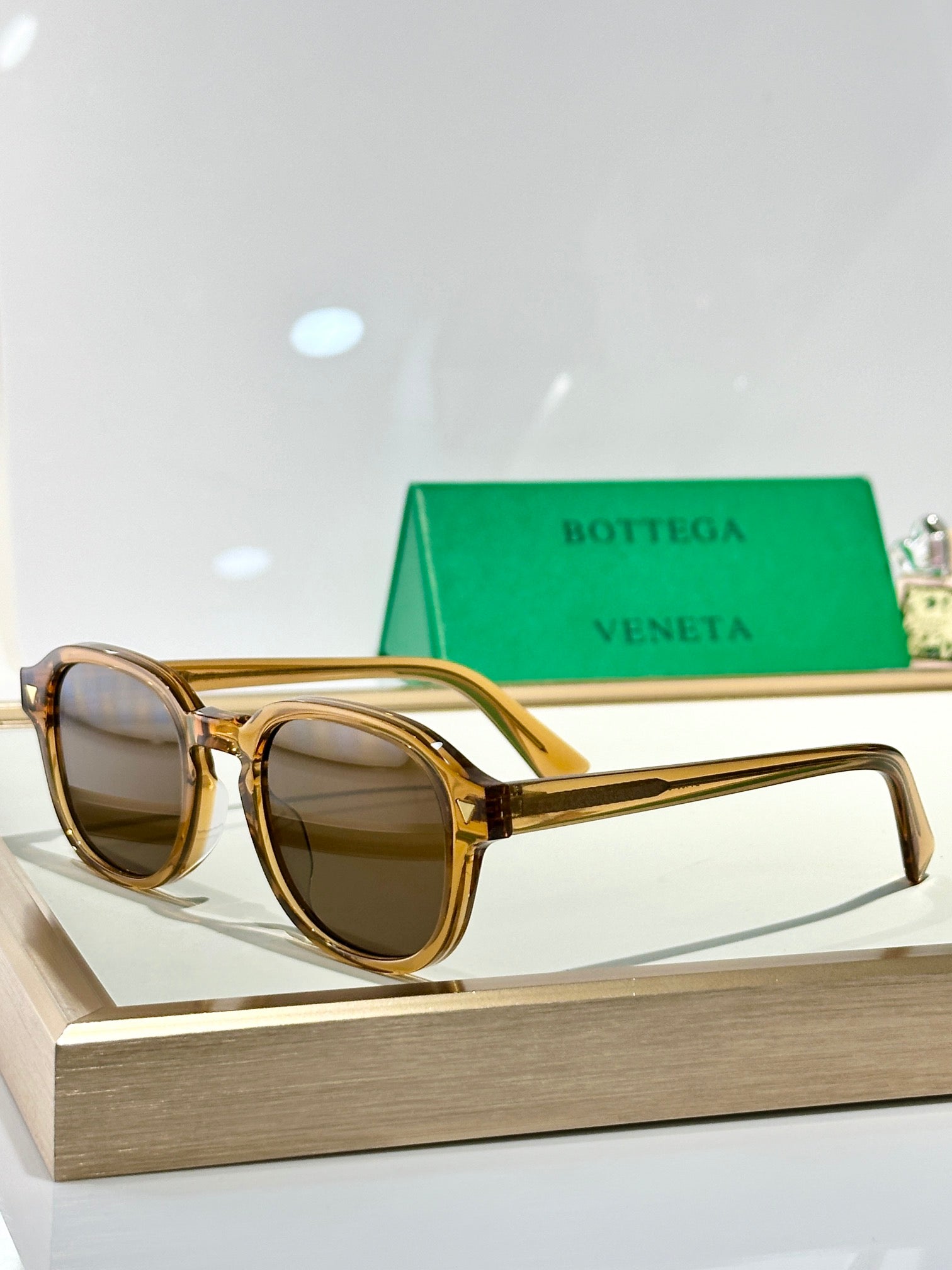 Bottega Veneta glasses with gold-tone frame and brown tinted lenses