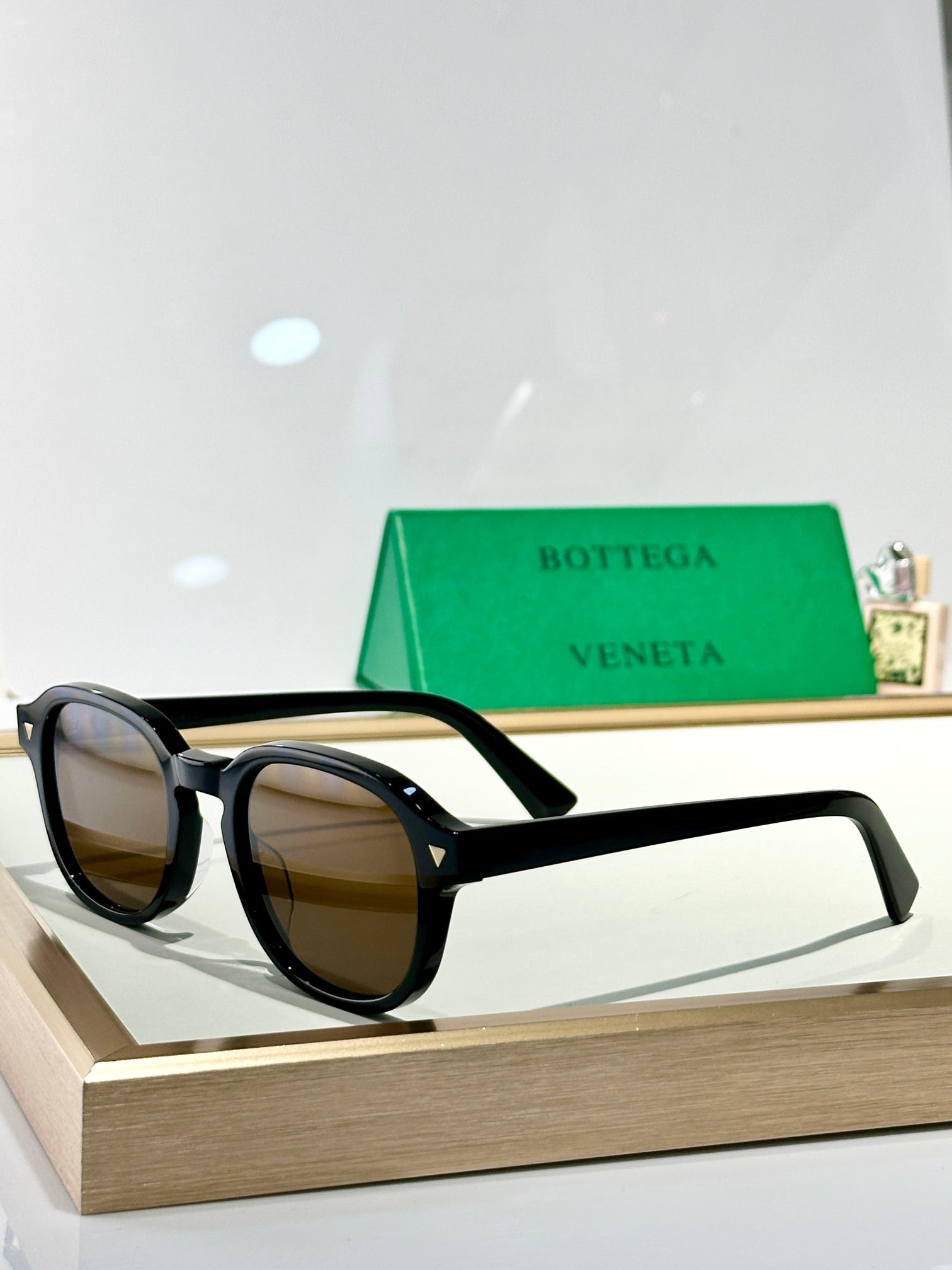 Bottega Veneta glasses with black frame and brown tinted lenses