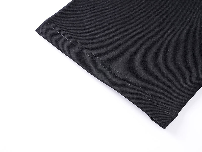 Black short-sleeve T-shirt sleeve and hem seam