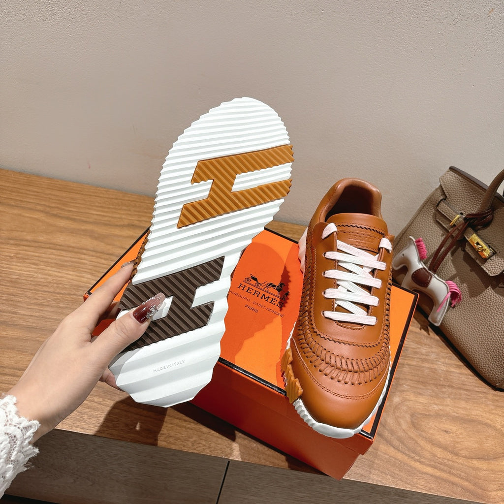 Hermes unisex leather sneaker outsole, white ribbed tread with tan upper
