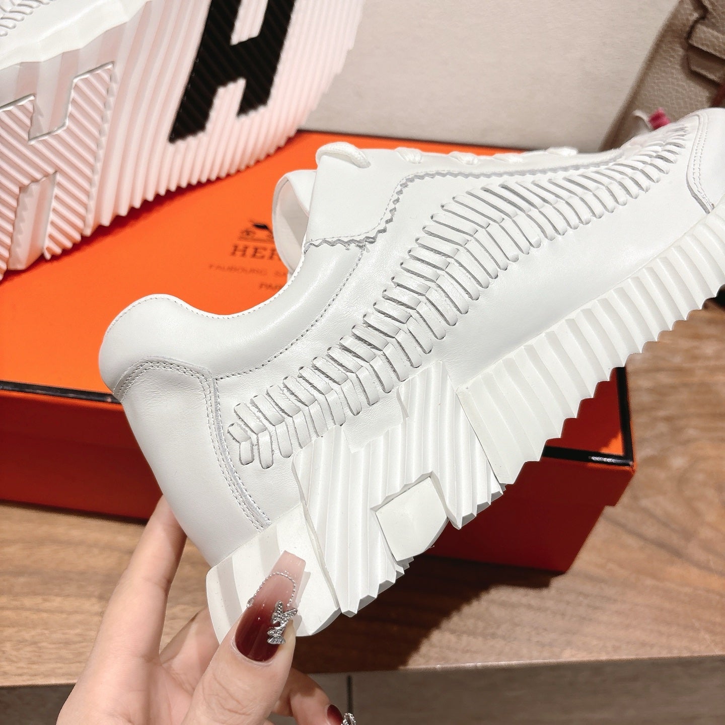 Hermes unisex white sneaker, ridged sole pattern and lace-up vamp