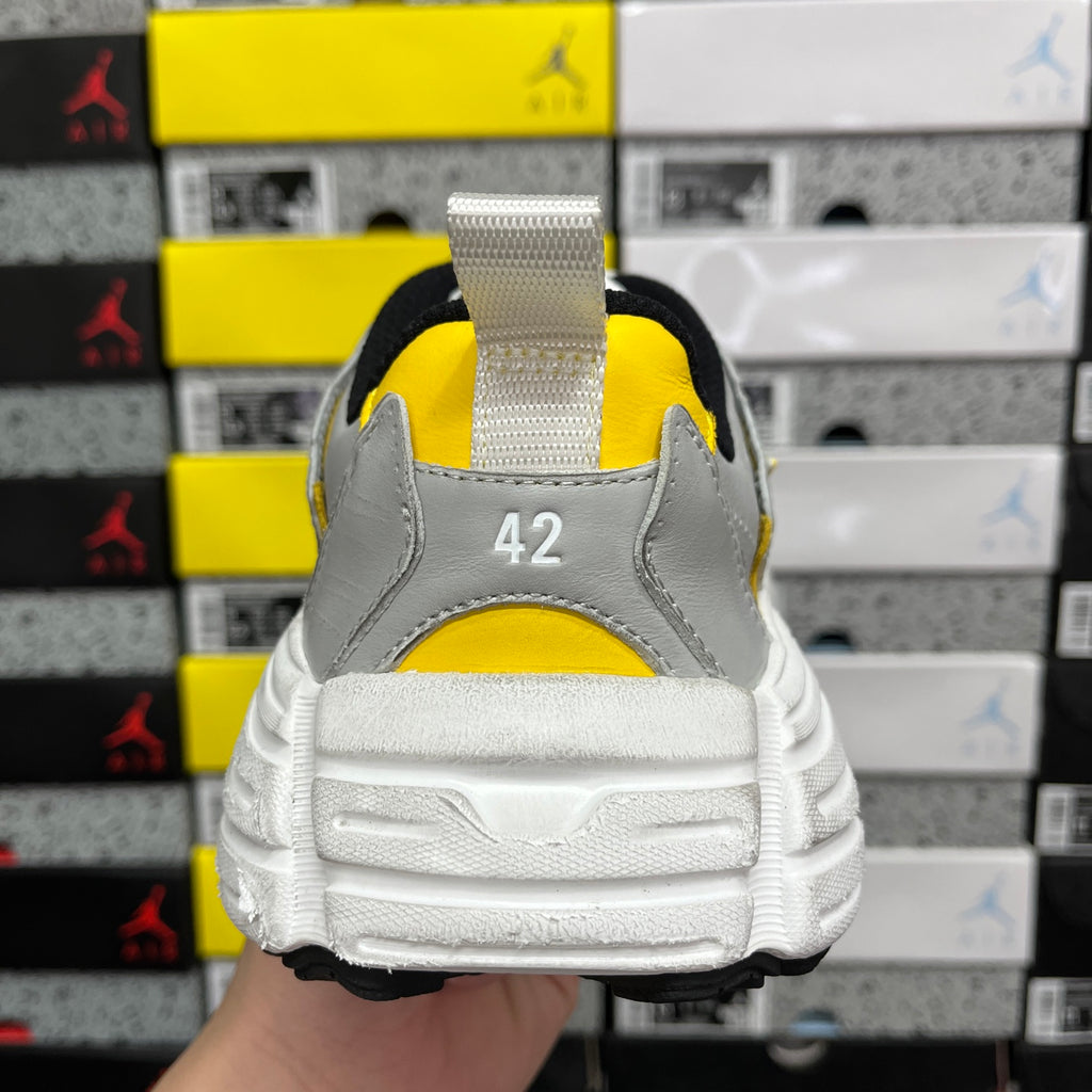 White unisex sneaker heel with yellow fabric strap and size marking 42