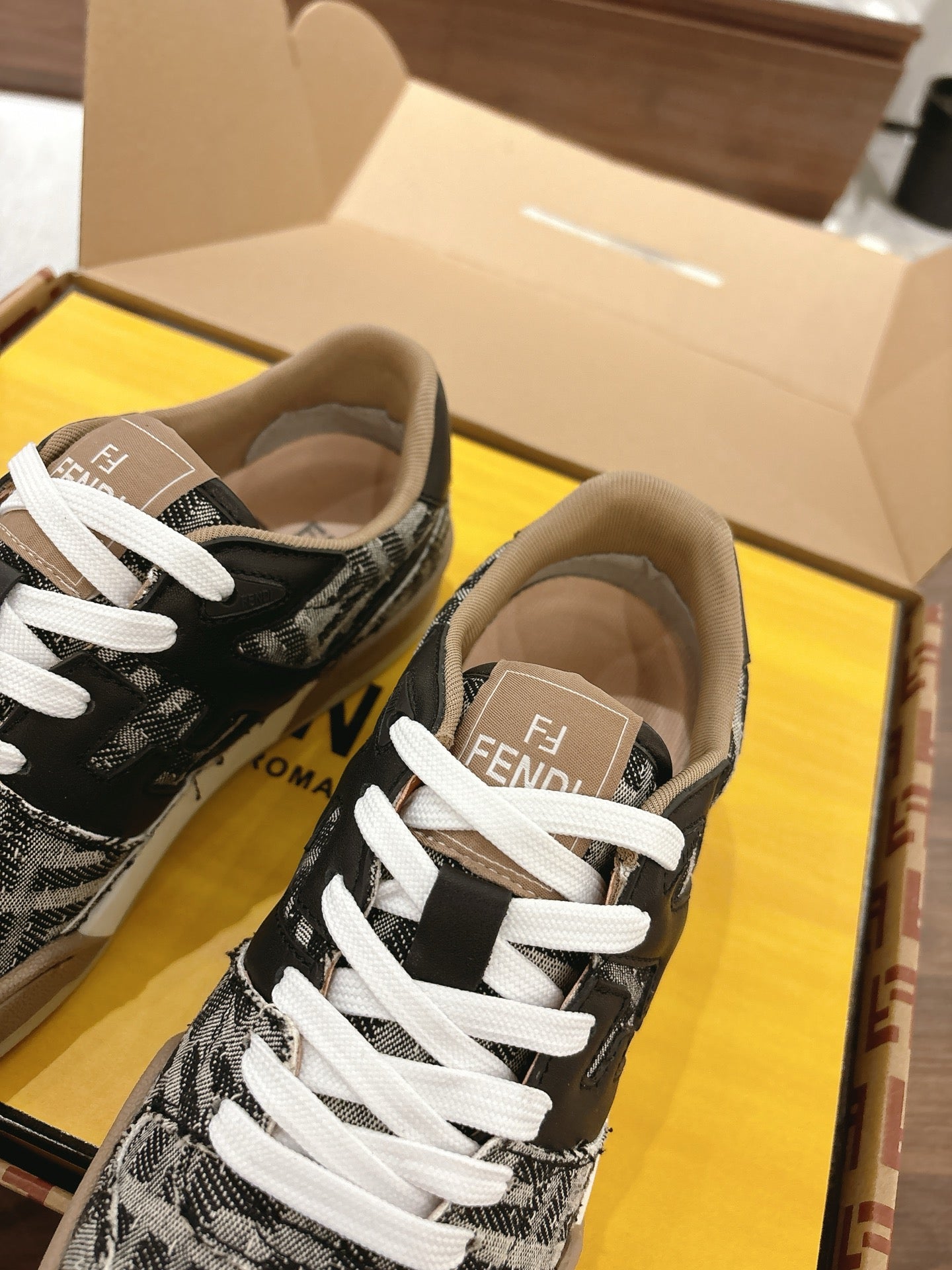 Luxury Shoes Fendi Unisex