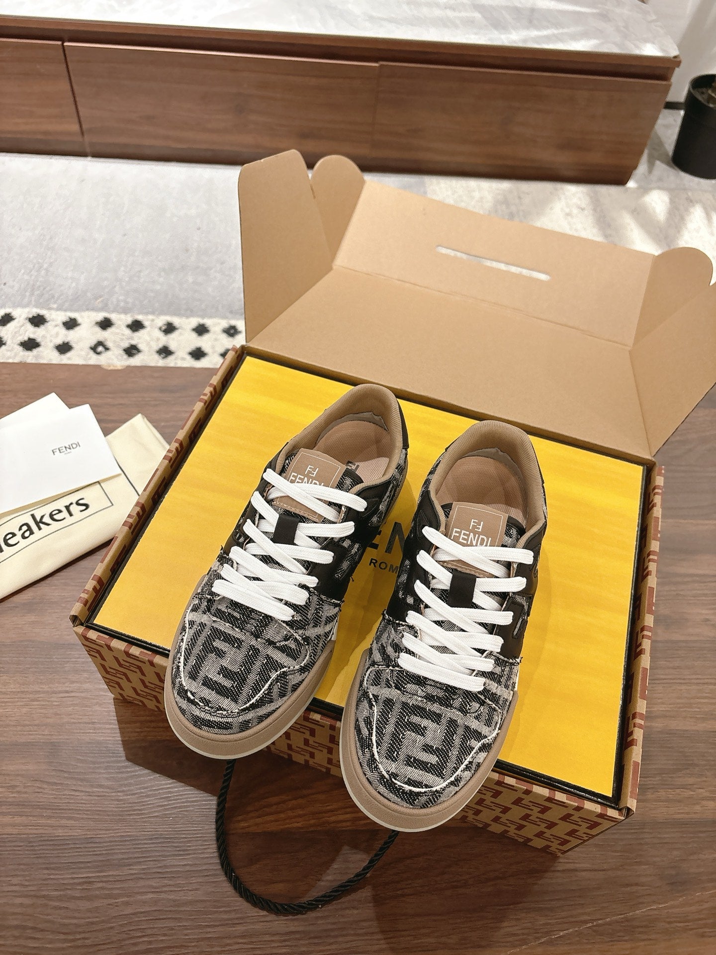 Luxury Shoes Fendi Unisex