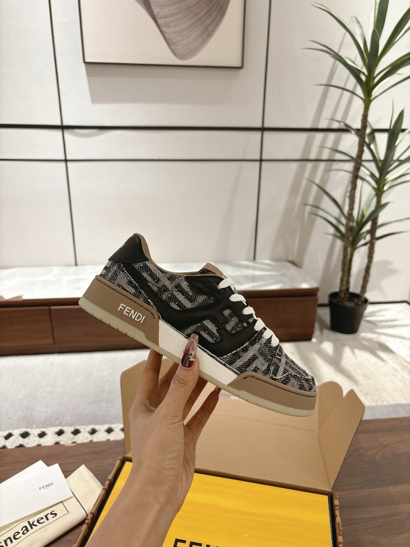 Luxury Shoes Fendi Unisex