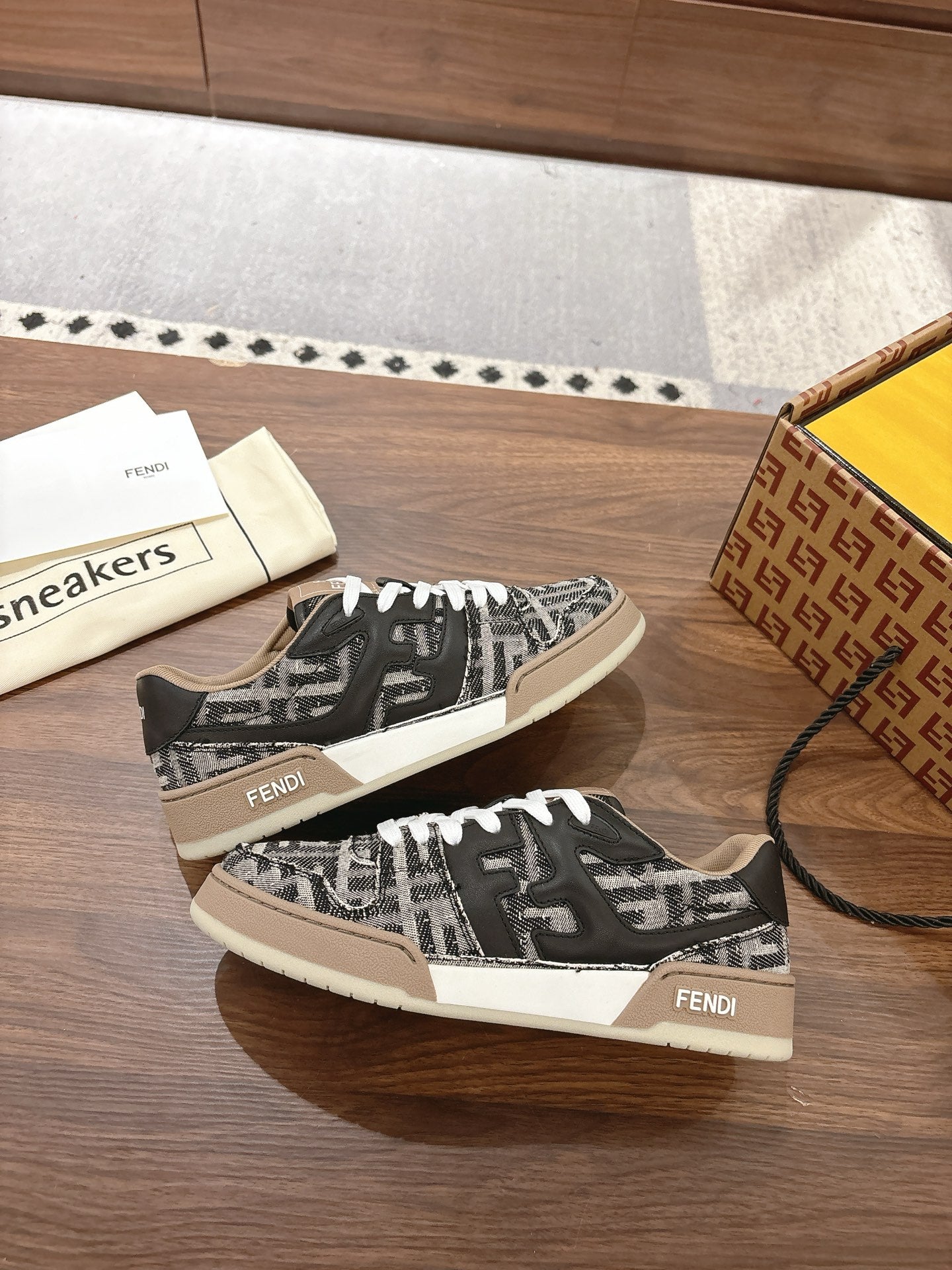 Luxury Shoes Fendi Unisex