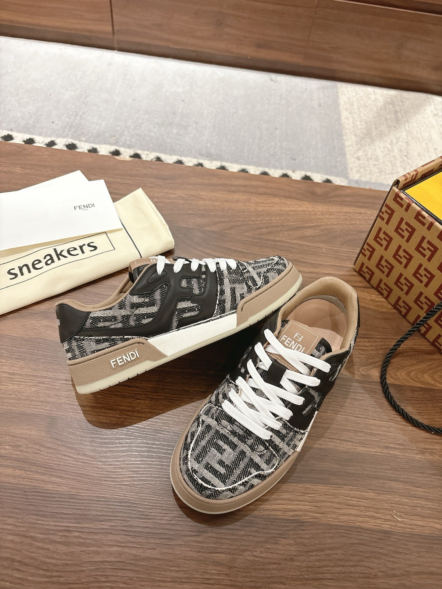 Luxury Shoes Fendi Unisex