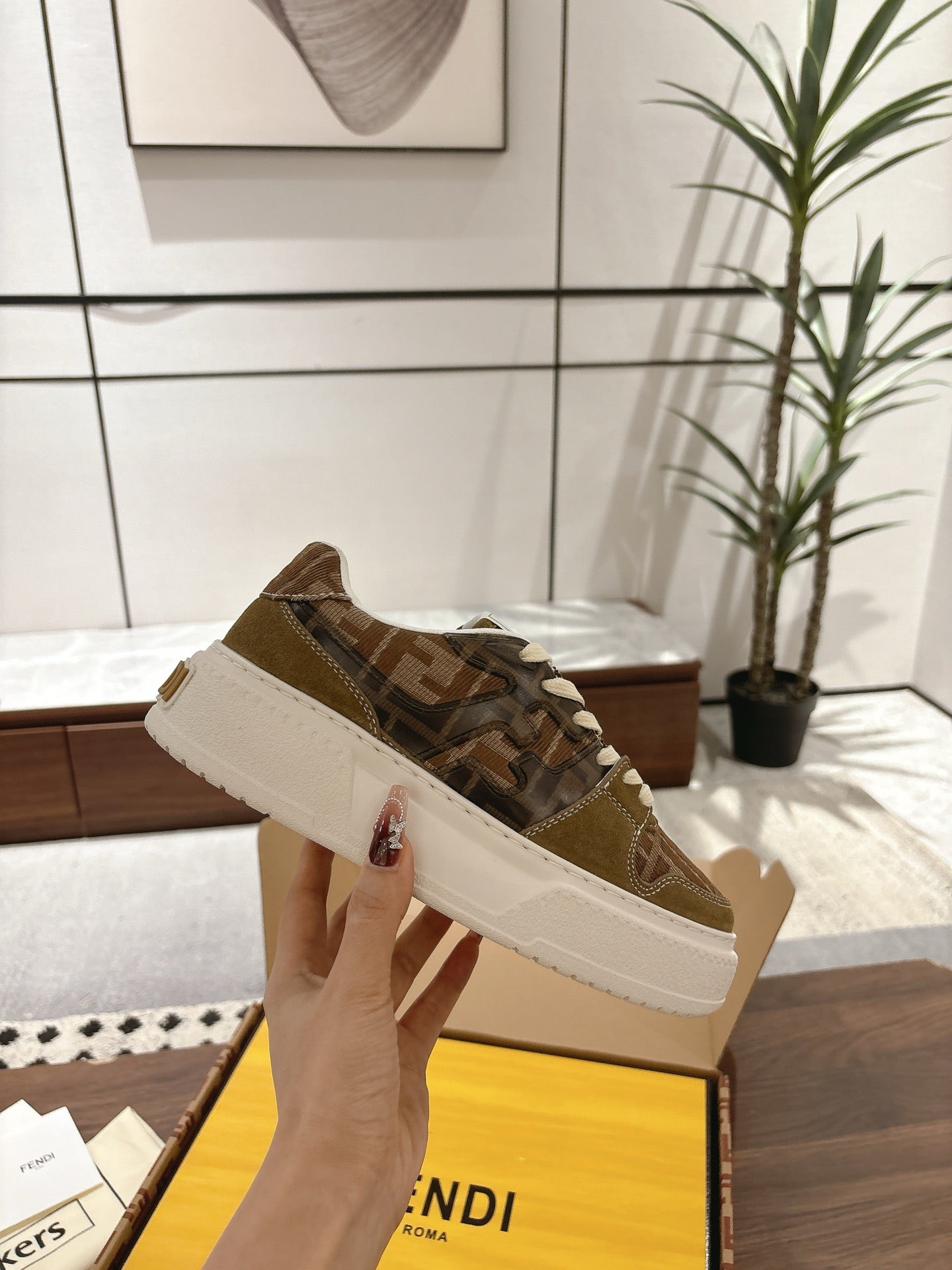 Luxury Shoes Fendi Unisex