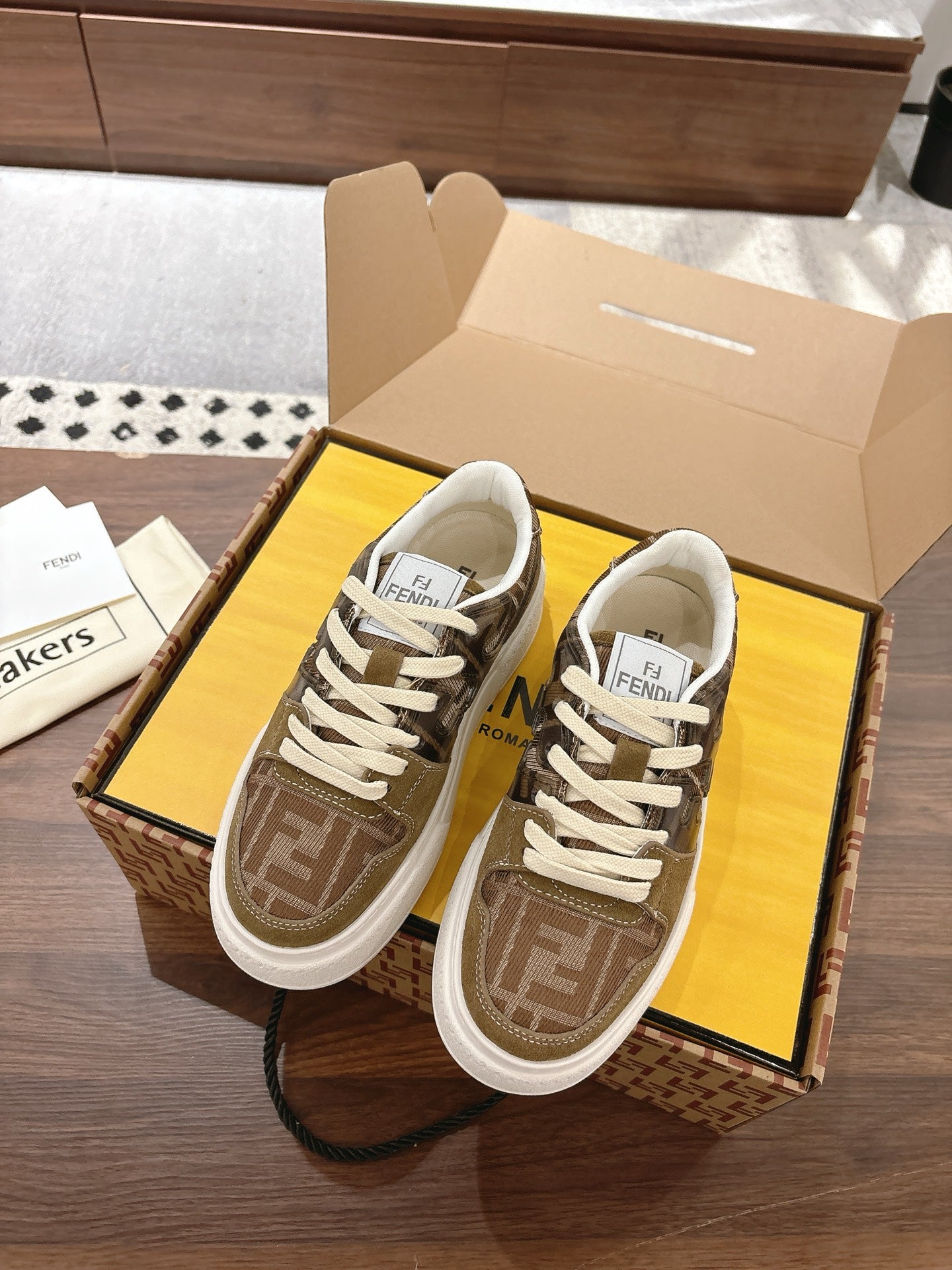 Luxury Shoes Fendi Unisex
