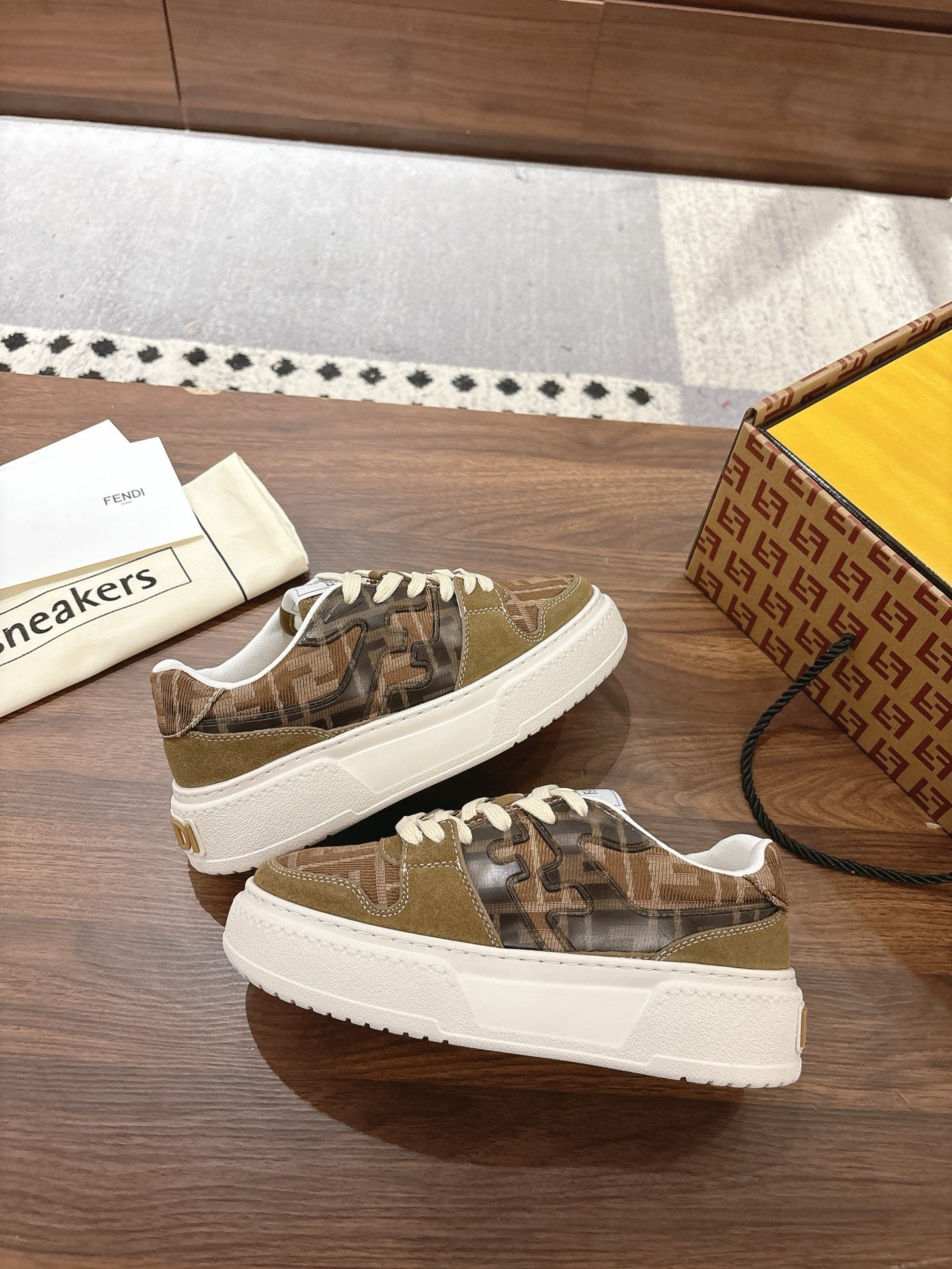 Luxury Shoes Fendi Unisex