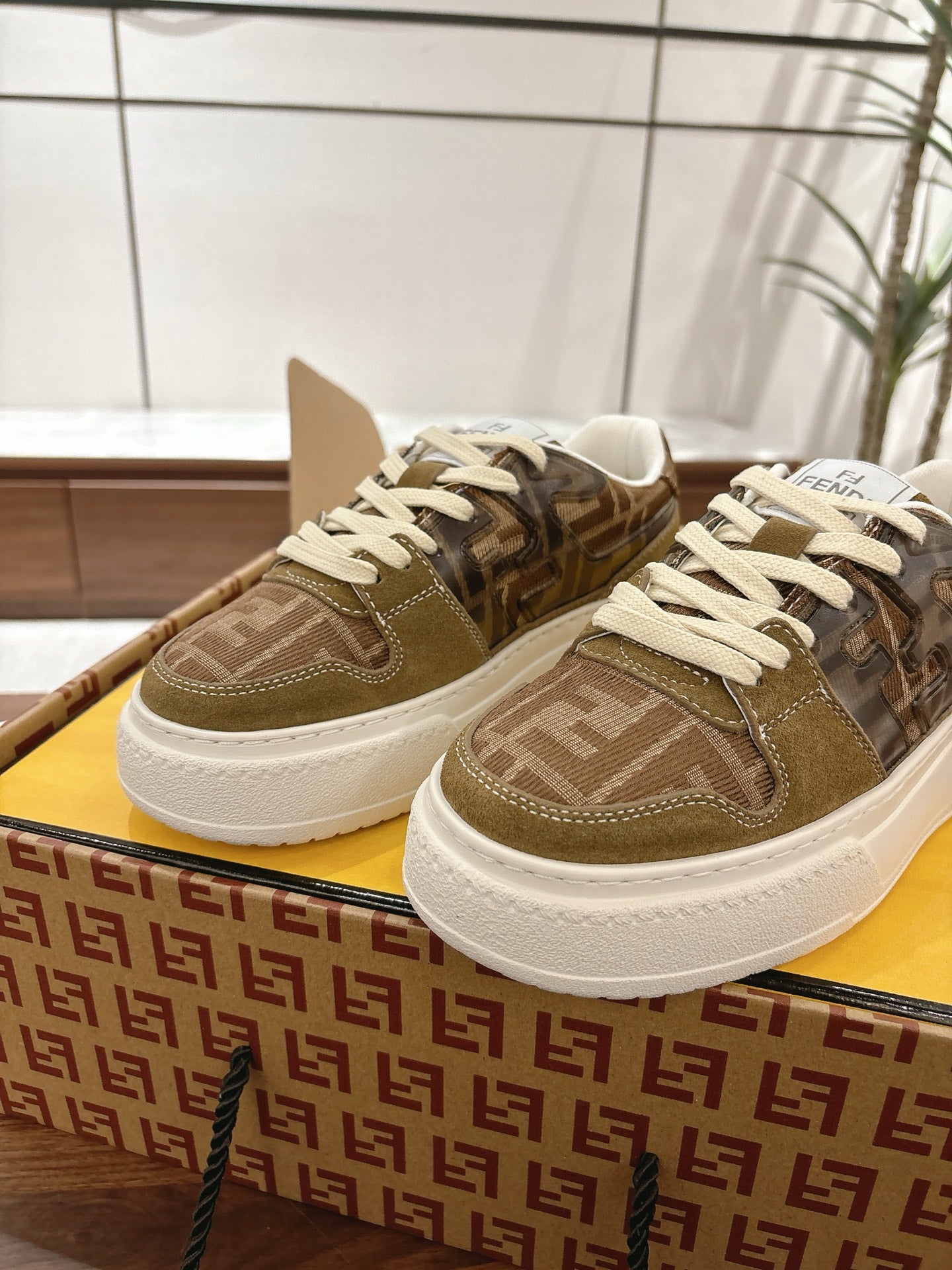Luxury Shoes Fendi Unisex