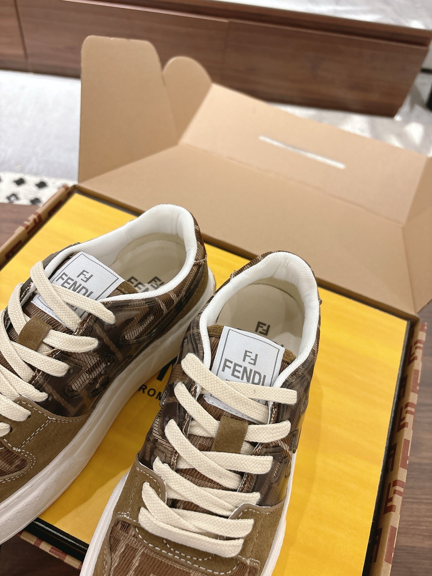 Luxury Shoes Fendi Unisex