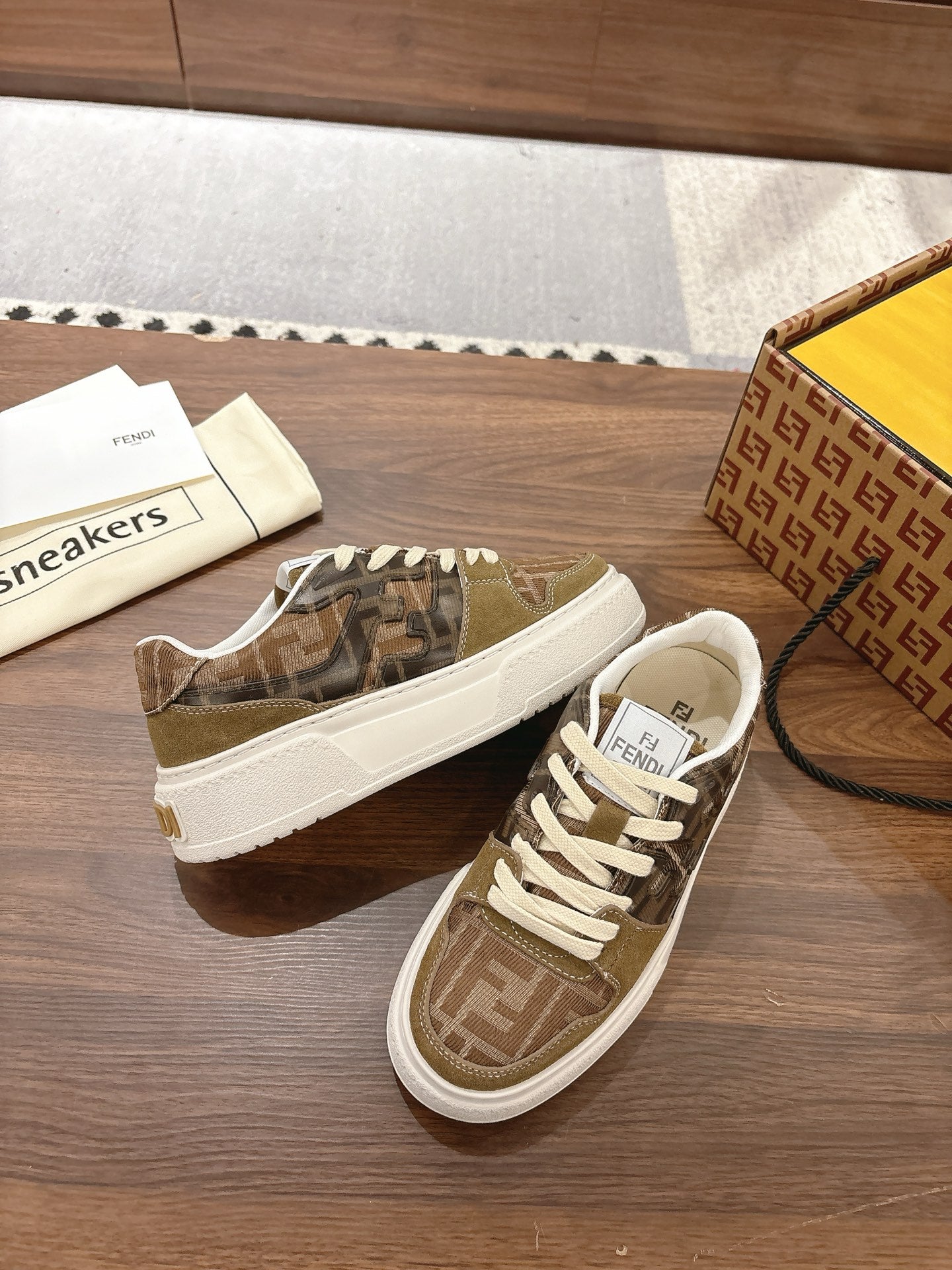 Luxury Shoes Fendi Unisex