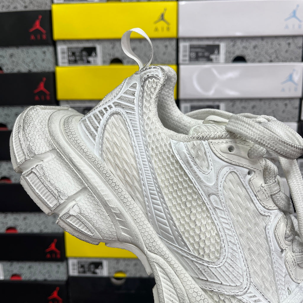 Balenciaga unisex sneaker in white with perforated details and lace-up closure