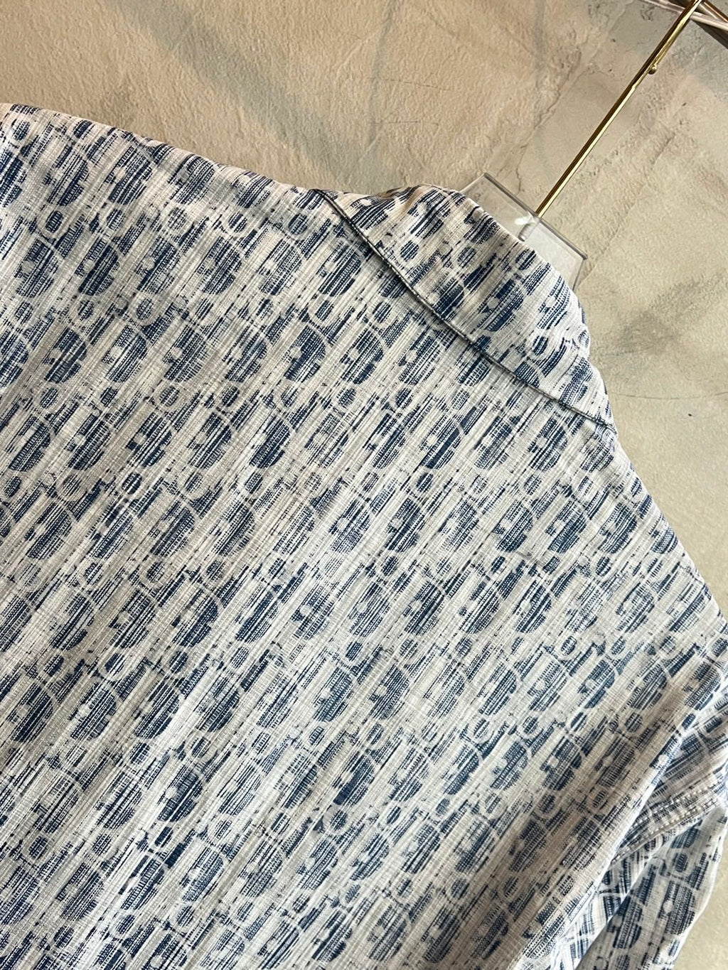Blue-and-white patterned long-sleeve shirt with front placket and structured collar