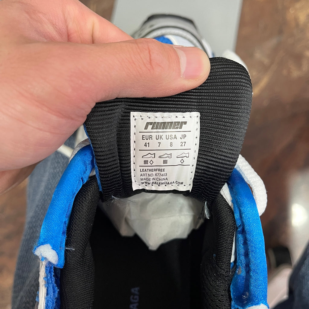 Shoe size label inside collar with “runner” branding and size details