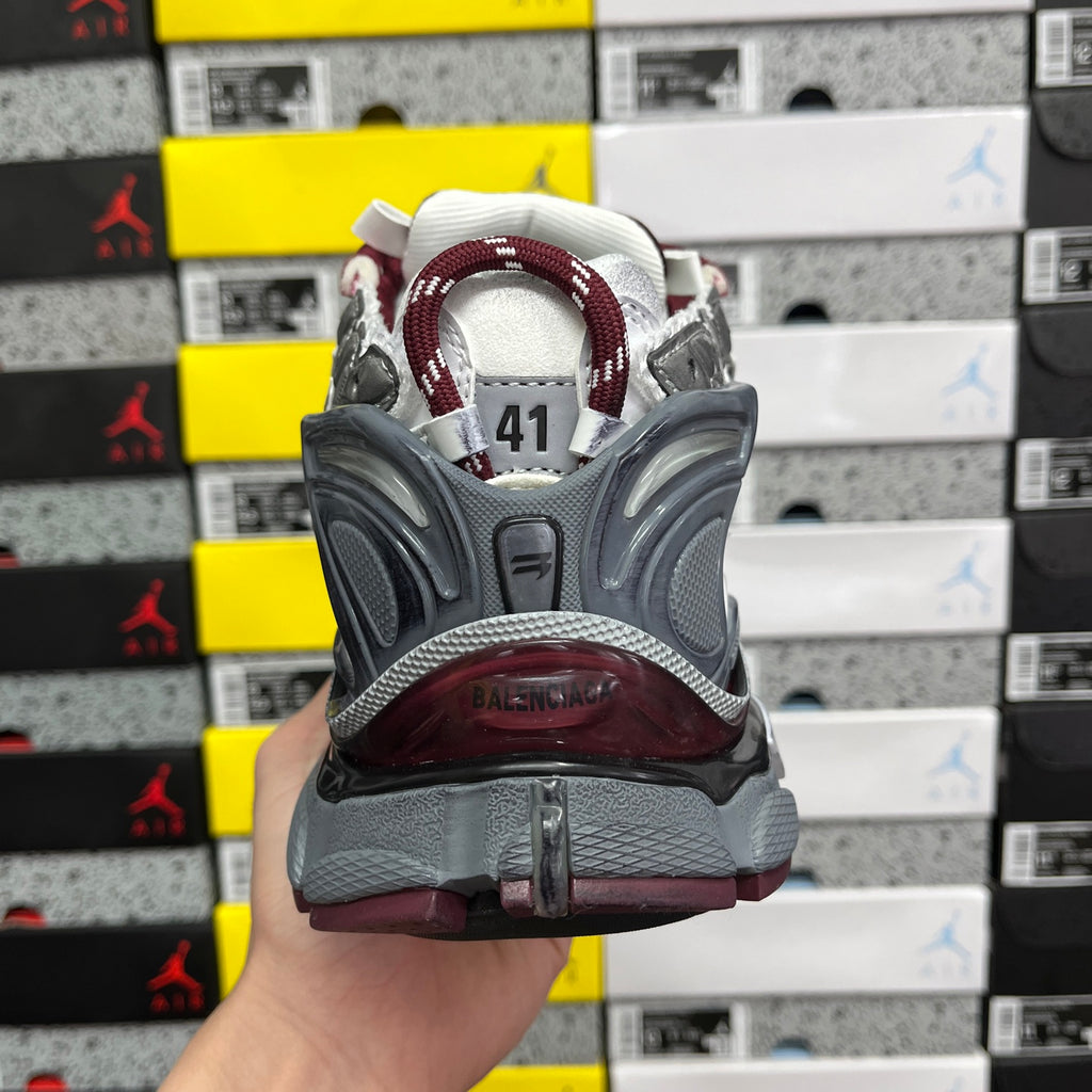 Balenciaga sneakers heel view with burgundy heel insert and grey treaded sole
