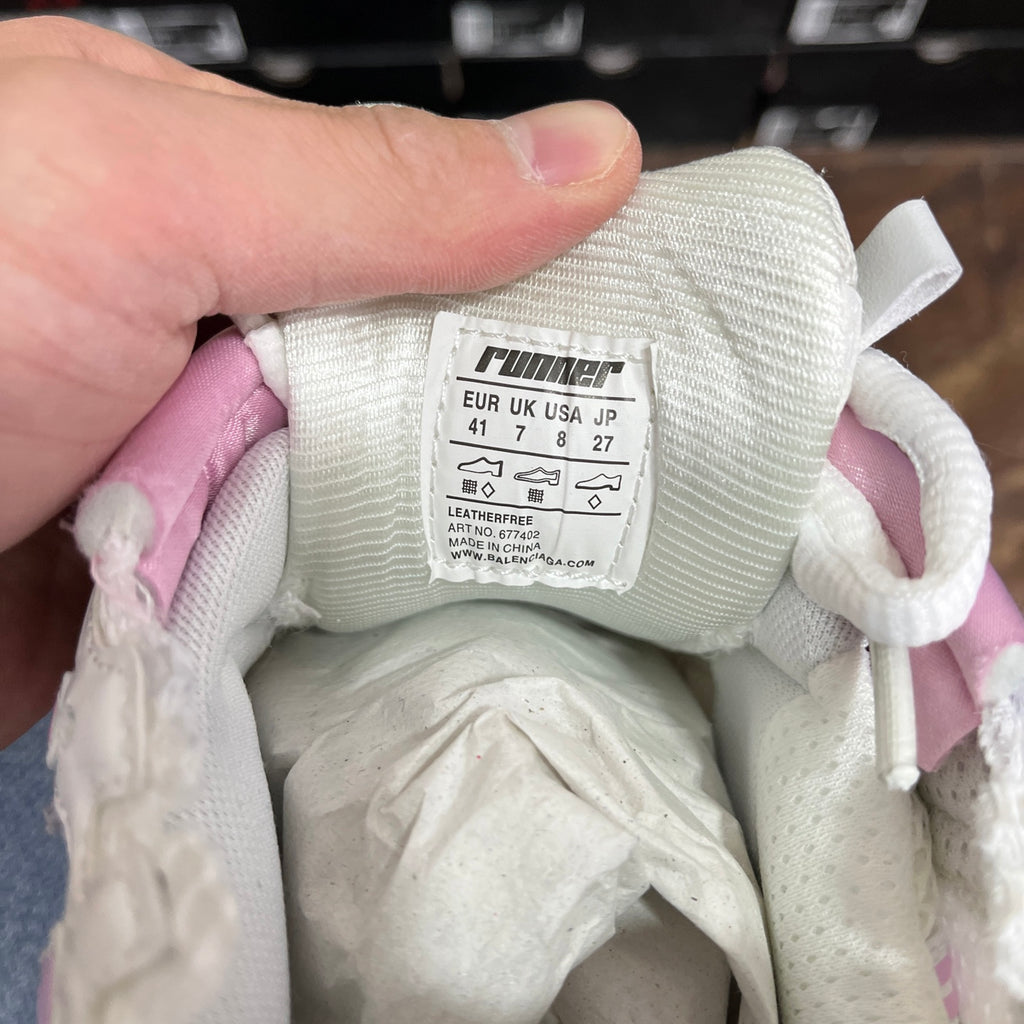 Shoe interior label with size info and RNumer logo on white tongue lining