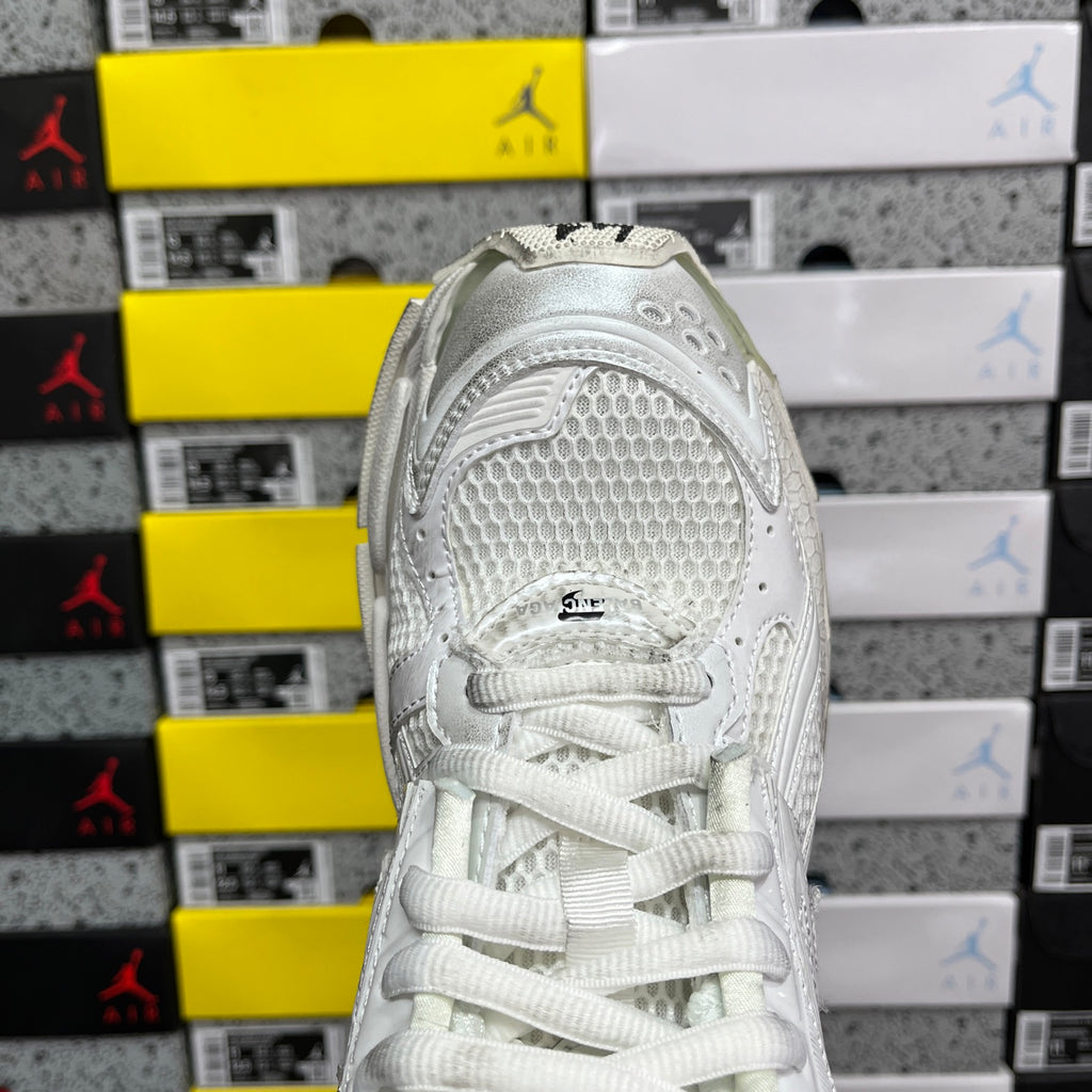 White Balenciaga unisex sneakers, toe view with laced upper and textured sole