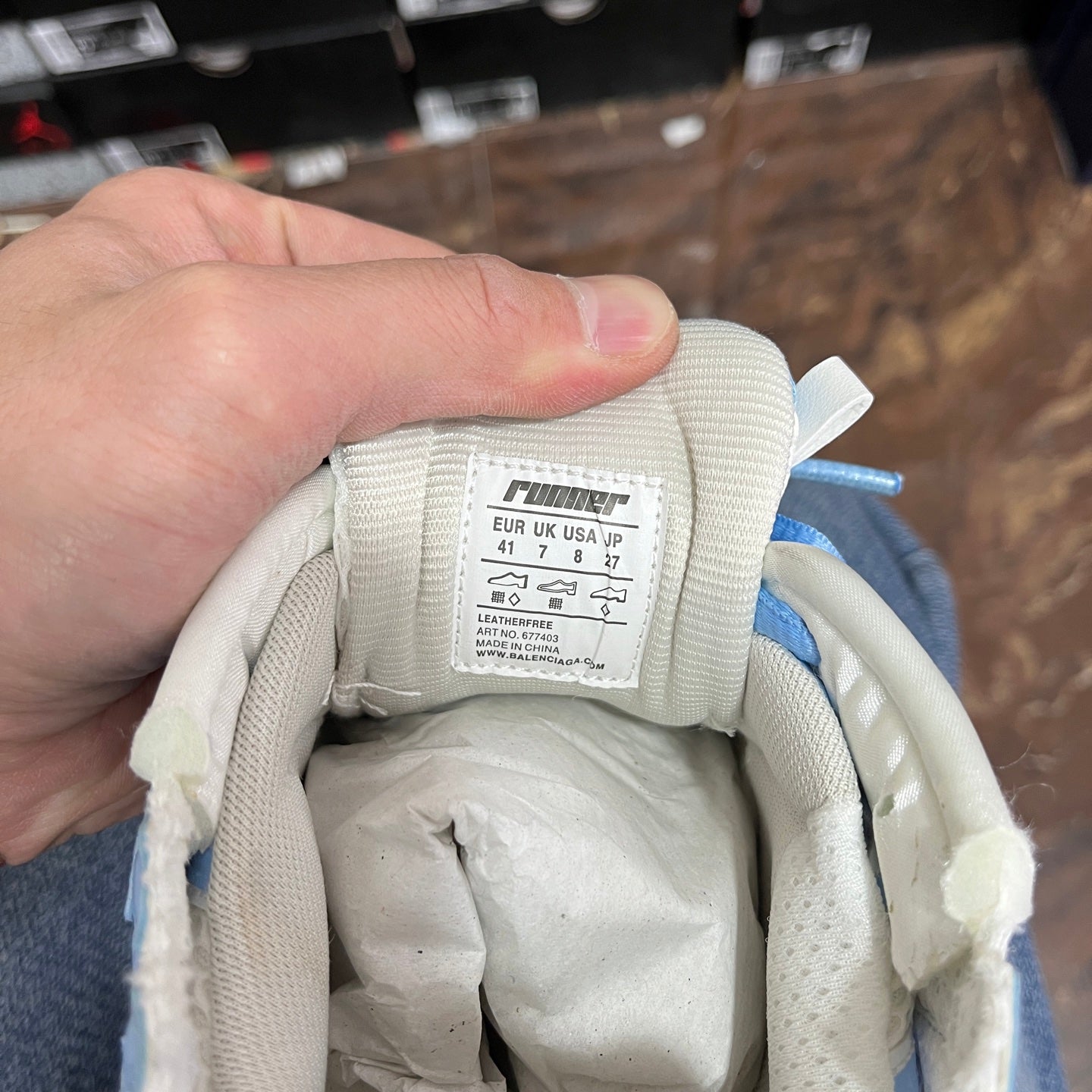 Sneaker inner label on cream lining with size information and lace opening