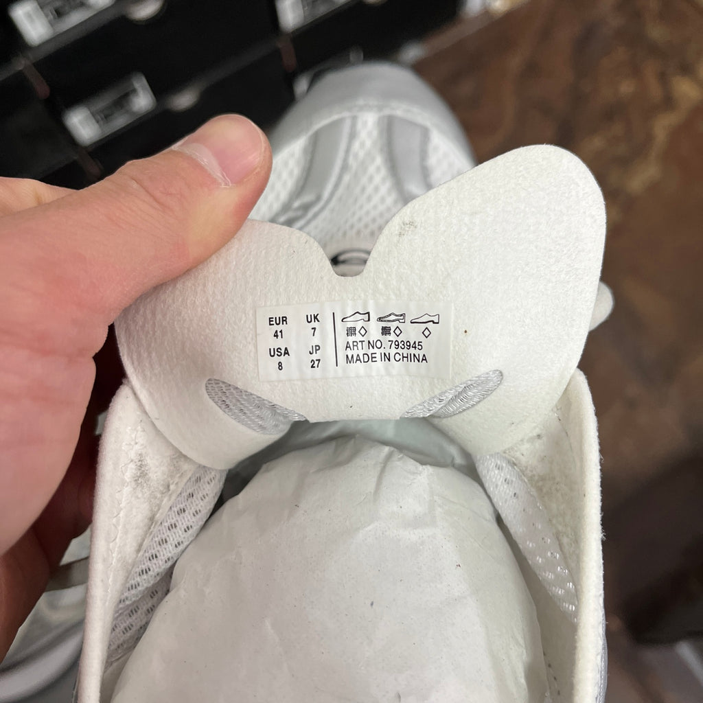 White size label inside sneaker with EU/UK/US and Made in China info.