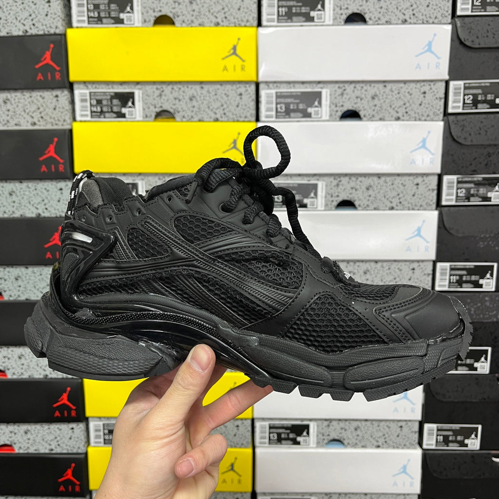 Balenciaga unisex black sneaker front side, lace-up mesh upper and chunky sole