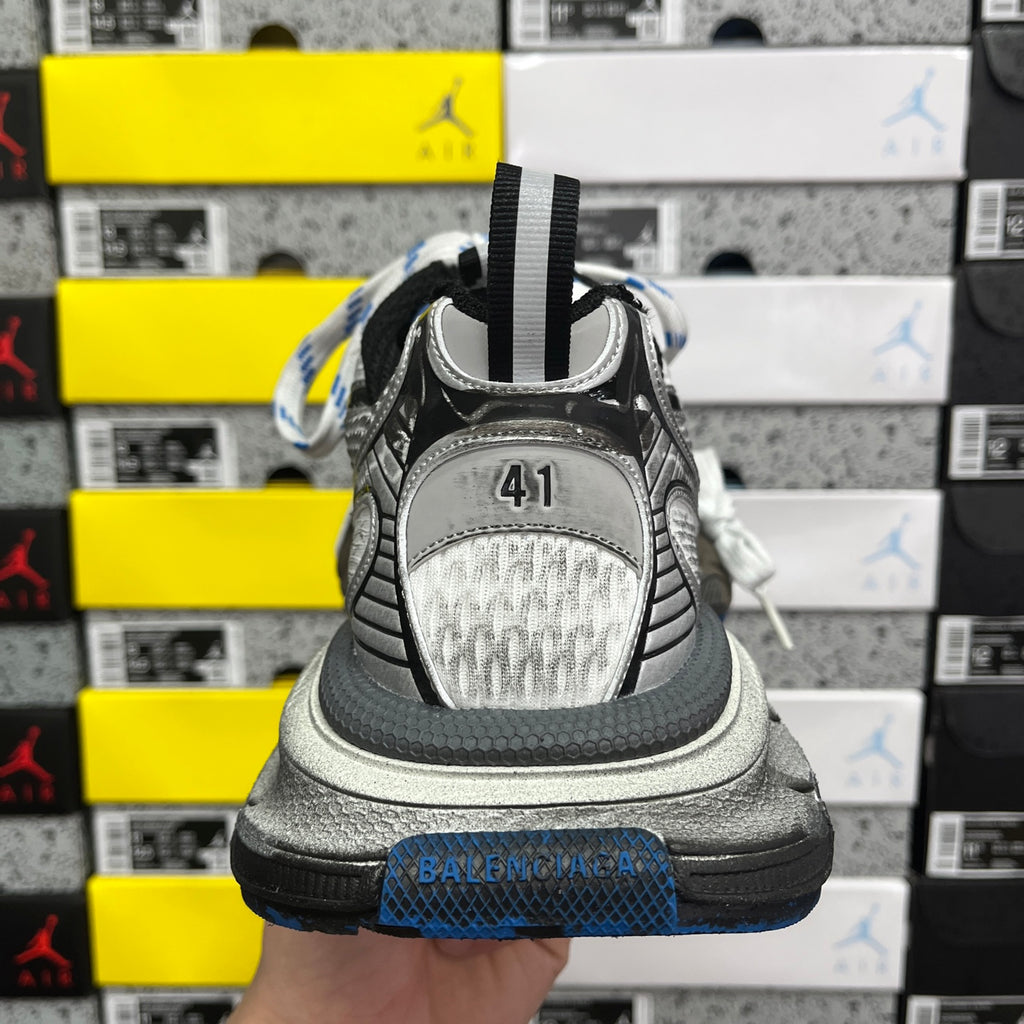 Balenciaga unisex sneakers heel view with “41” patch and blue logo band on sole