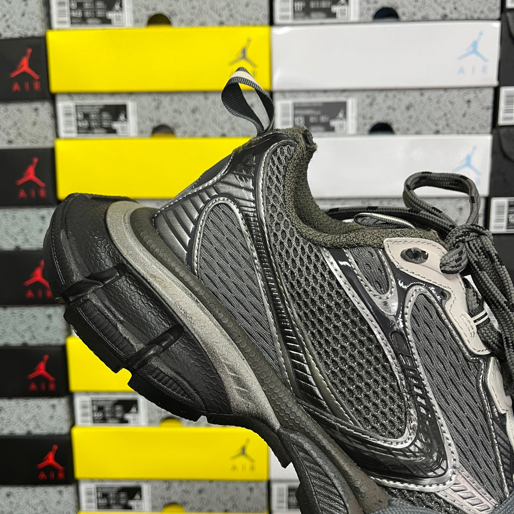 Unisex running sneaker front quarter view with gray mesh and patterned panels