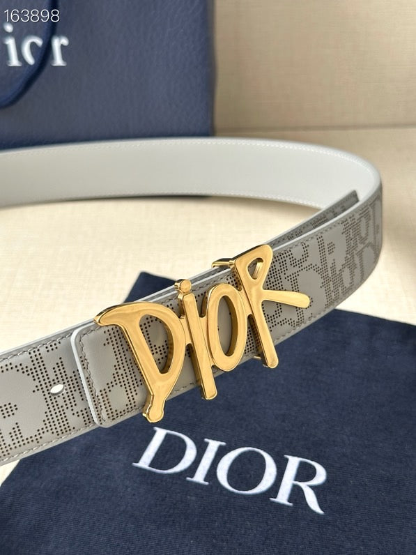 Dior belt detail: light gray patterned strap with gold Dior buckle