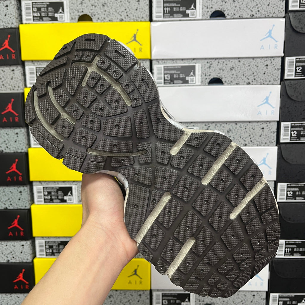 Unisex sneakers outsole with raised traction tread and light-colored stripe detail