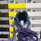 Sneakers interior collar with textured fabric lining in blue and purple laces