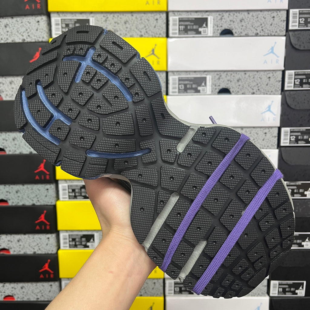 Sneakers outsole with grippy tread in dark gray with purple laces strap