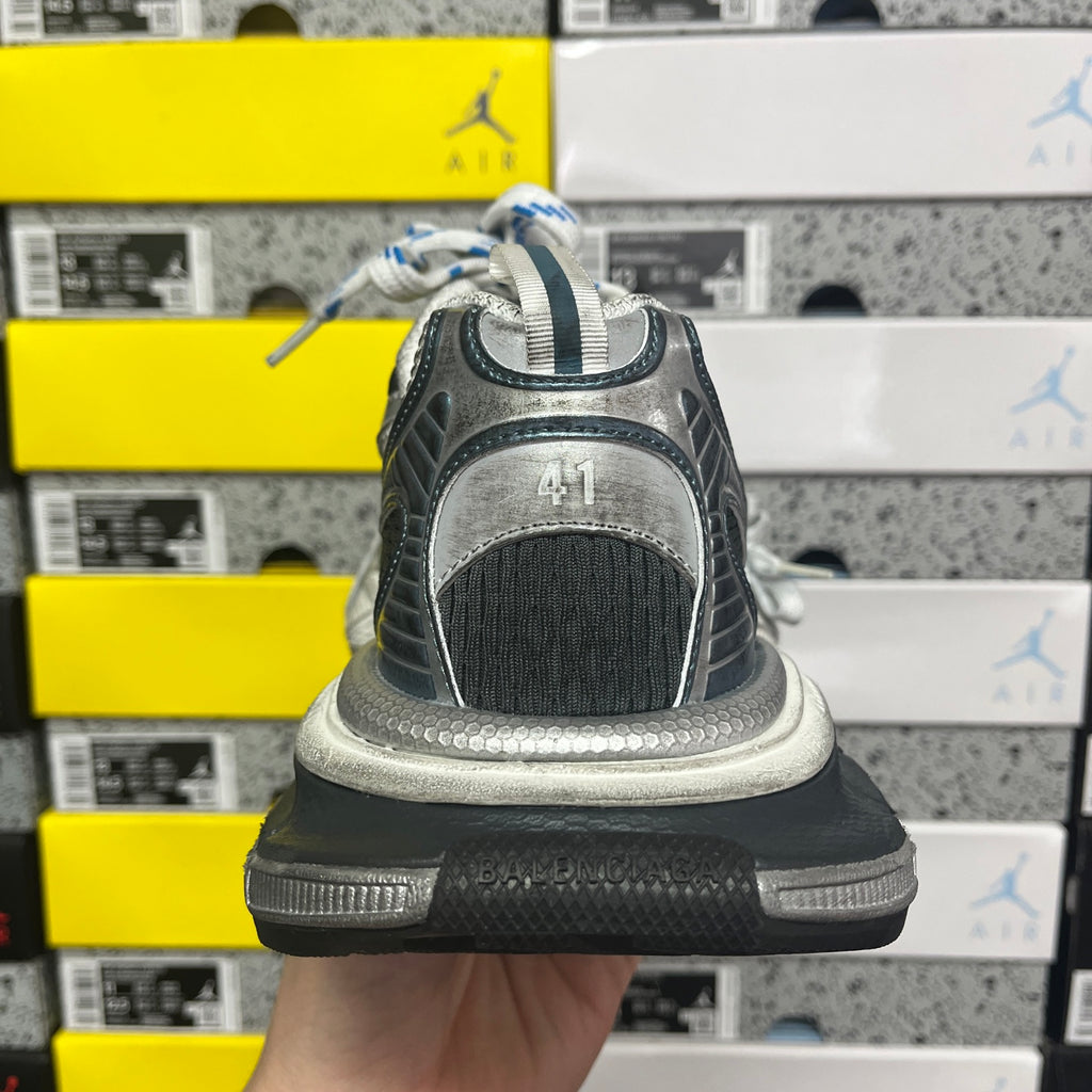 Grey running sneaker heel with '41' mark, black midsole and white laces
