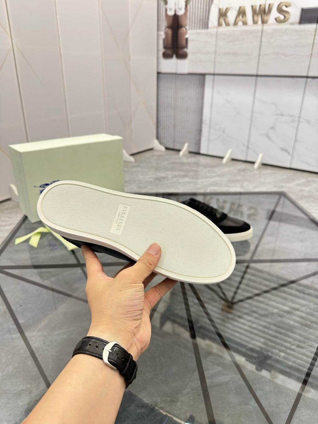 Burberry sneaker outsole, off-white treaded sole with brand label