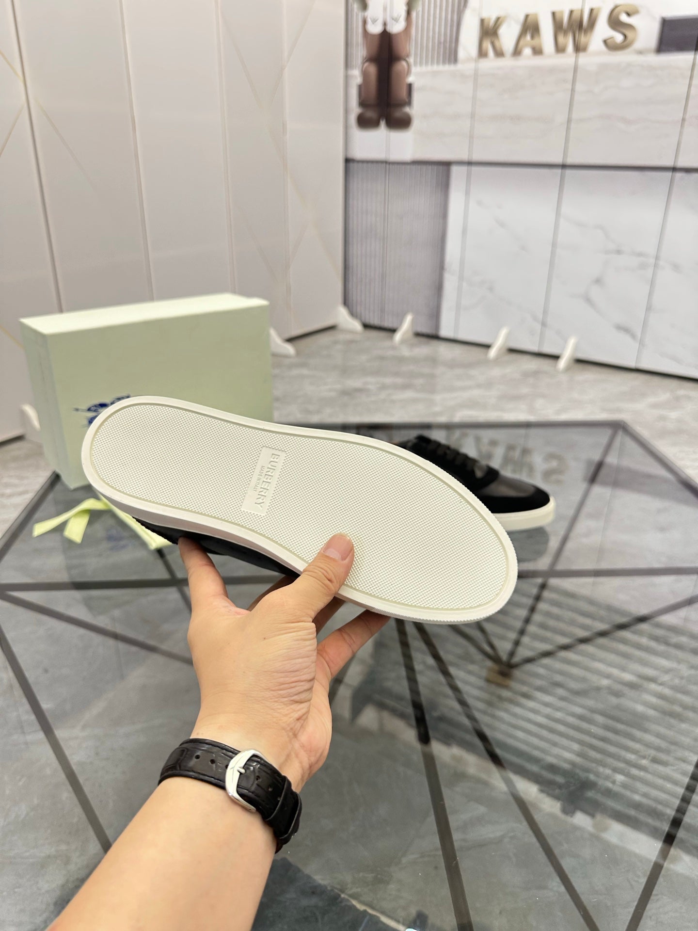Burberry sneaker outsole, off-white treaded sole with brand label