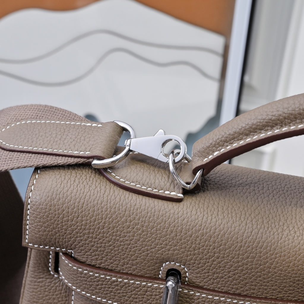 Hermes handbag taupe leather, close-up of strap hardware with D-rings and stitching