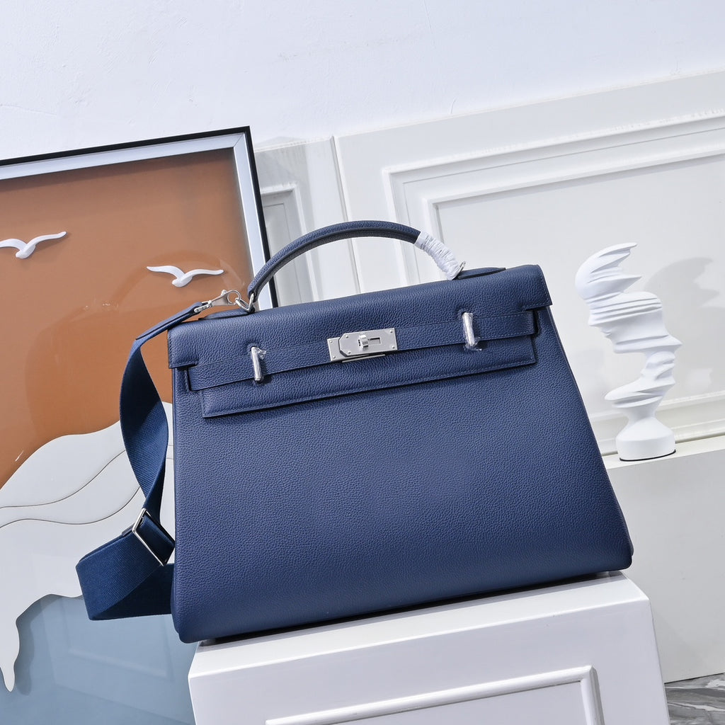Hermes bag in dark blue leather with top handle and front flap lock detail