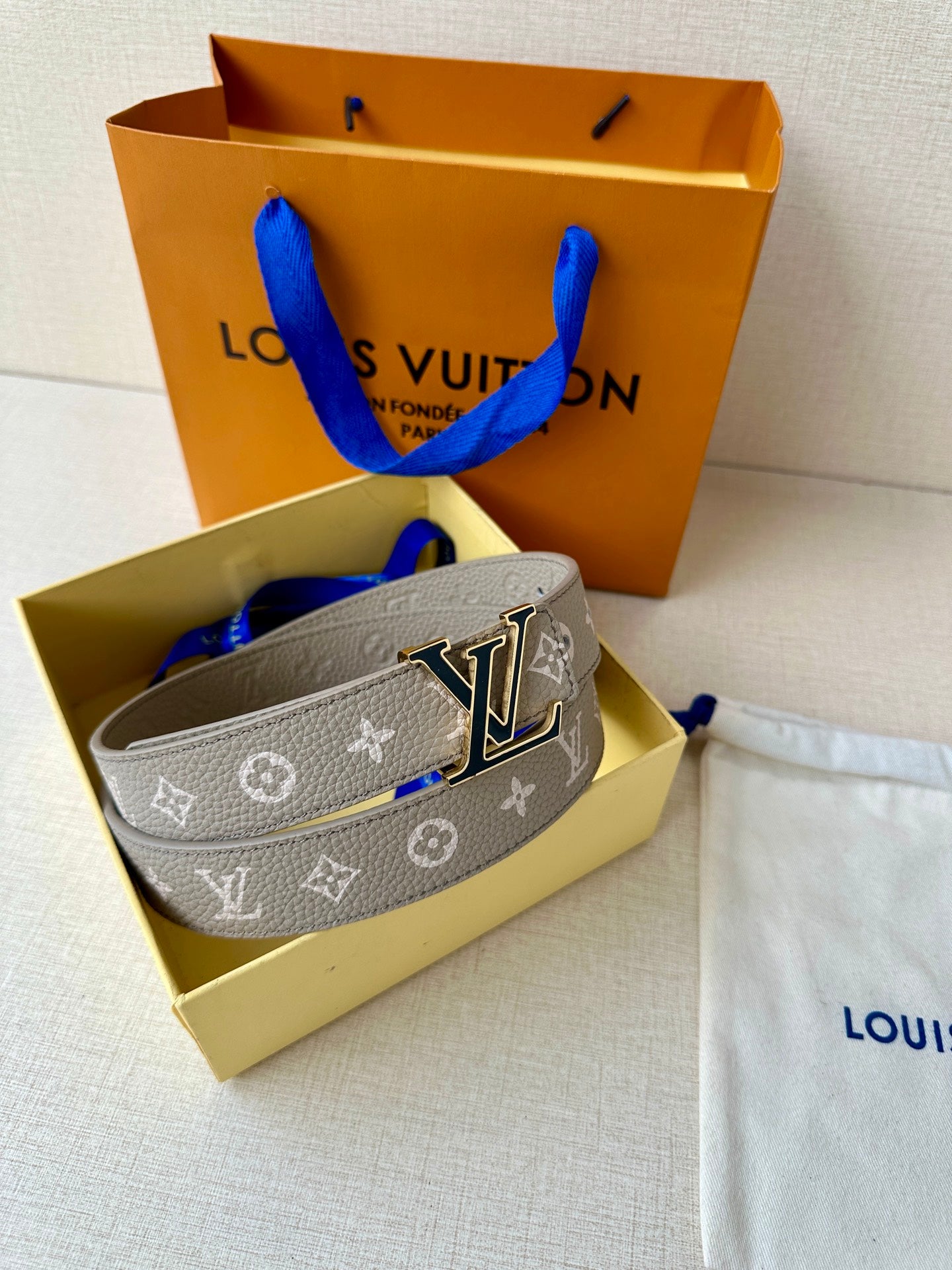 Gray monogram belt in yellow box, LV buckle and blue-tinted strap end