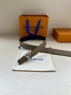 Louis Vuitton belt on pouch: beige leather strap with gold LV buckle