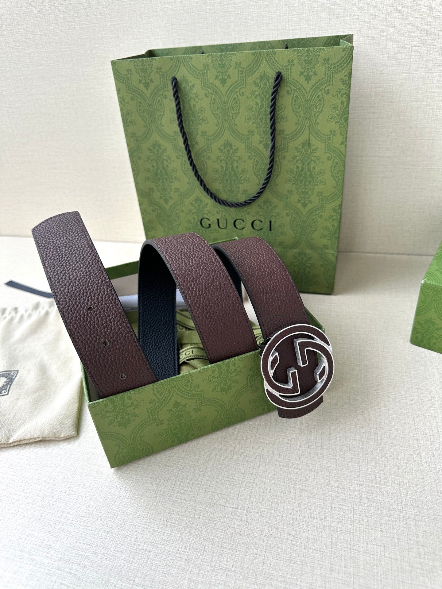 Brown leather belt with silver-tone interlocking G buckle, loose straps in gift box