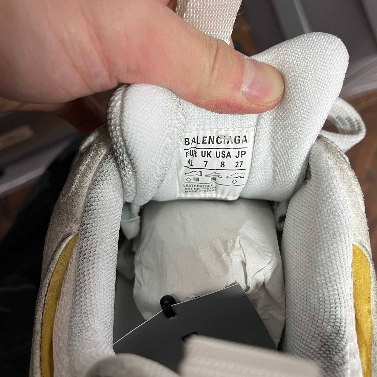 Balenciaga sneaker tongue label inside, white lining and gray upper fabric