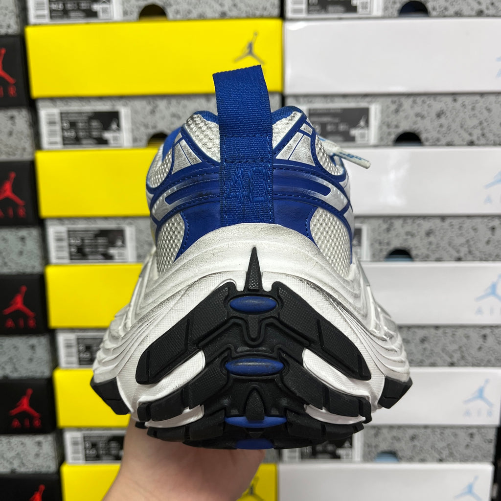 Balenciaga unisex sneakers heel view in blue and white with textured outsole