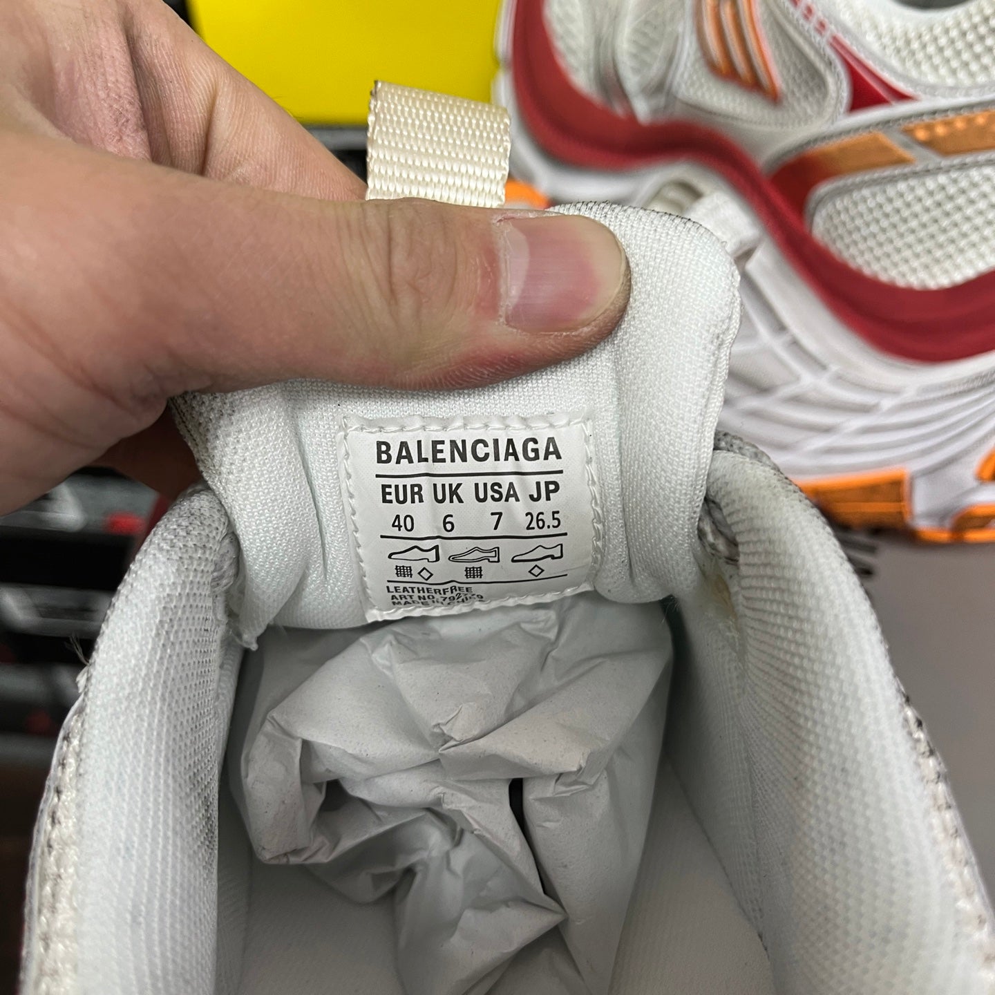 Balenciaga size label on white tongue: EU 40, UK 6, USA 7, JP 26.5