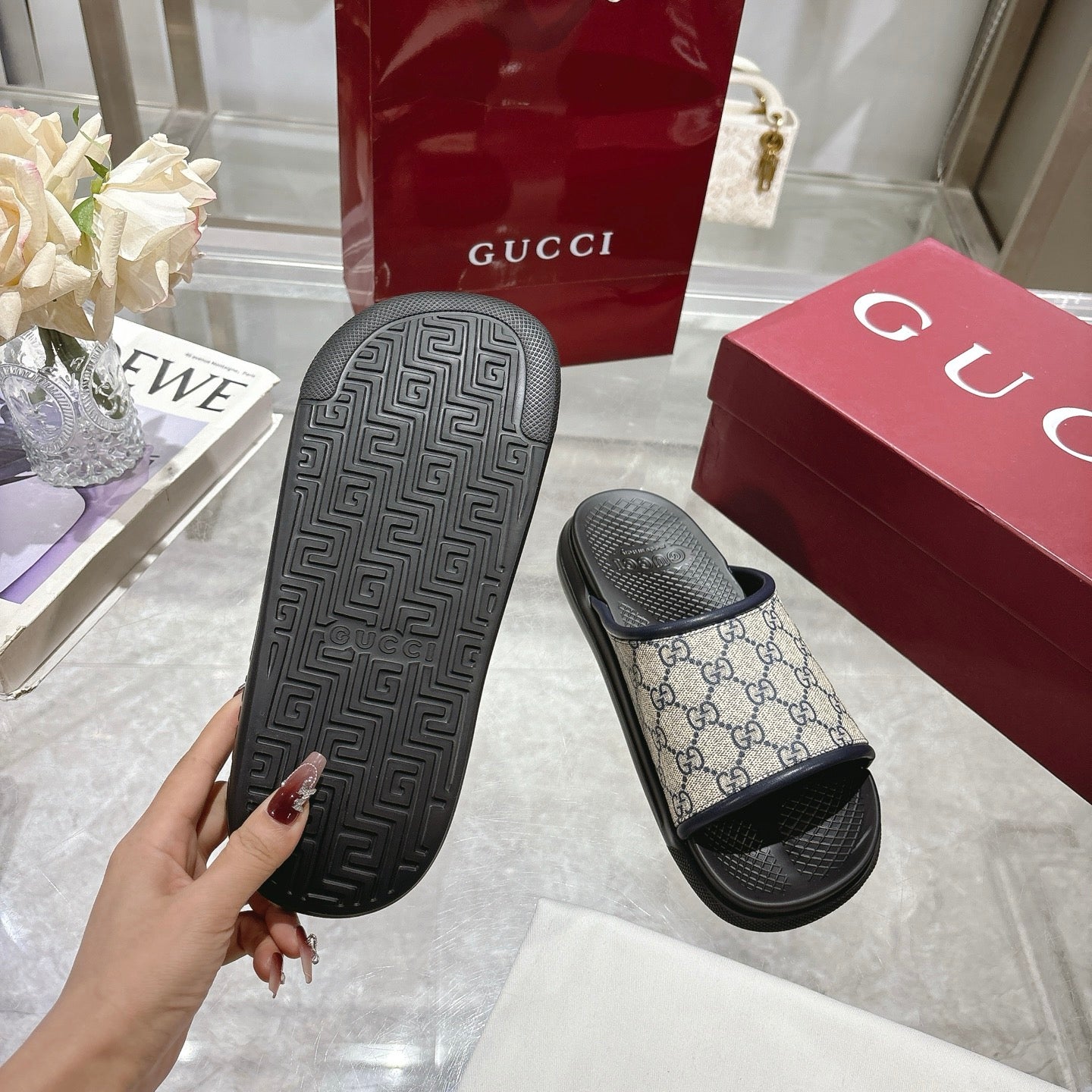 Gucci slide sandal outsole and sole profile with GG canvas strap and black tread