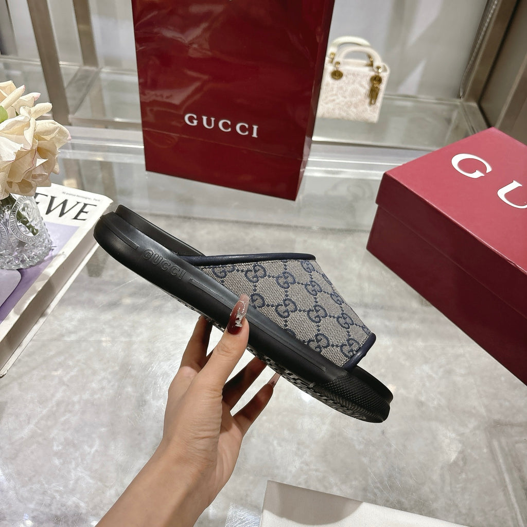 Gucci slide sandals, side view, GG monogram strap on black rubber sole