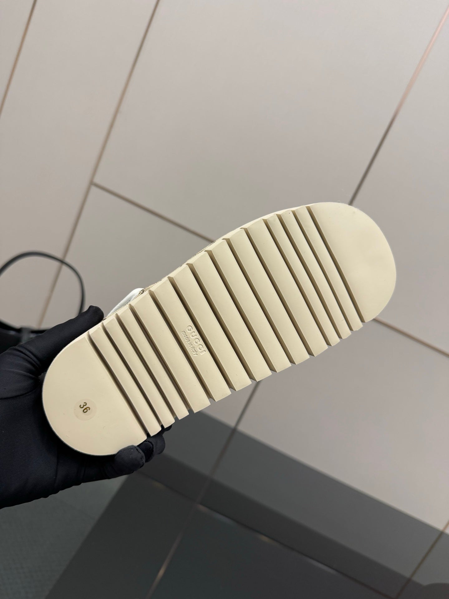 Gucci women’s sneaker outsole: beige rubber tread with molded grooves
