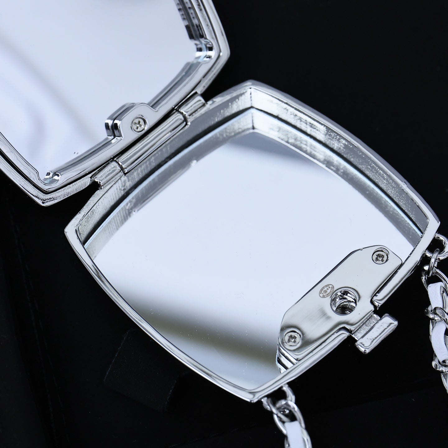 Silver-tone necklace clasp and chain, rectangular lock detail