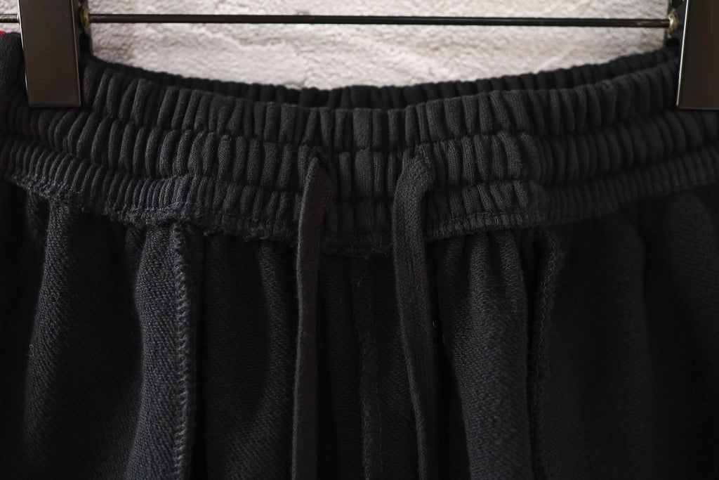 Black pants with elastic waistband and gathered front pleats